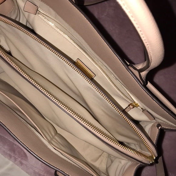 Tory Burch LARGE tote 🤩 - Picture 3 of 7